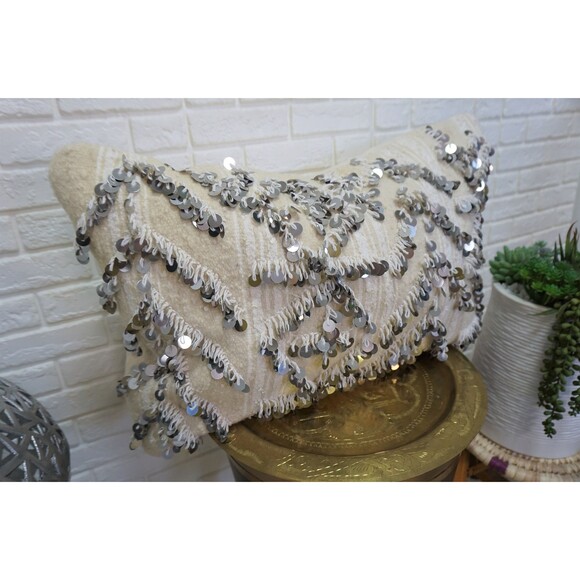 Vintage Moroccan Wedding Blanket Pillow: Berber Handira Cushion Cover 03YS00148 - Picture 5 of 10